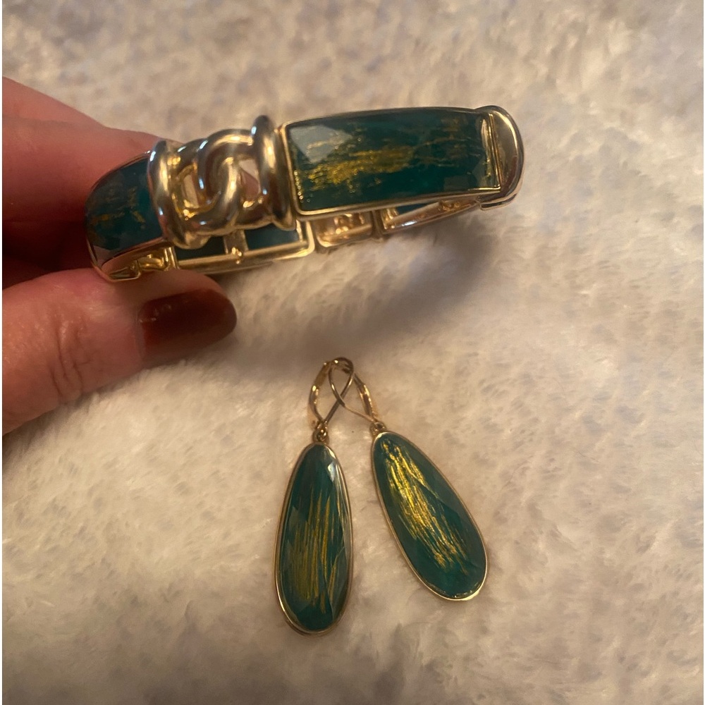 Nine West earring and bracelet set